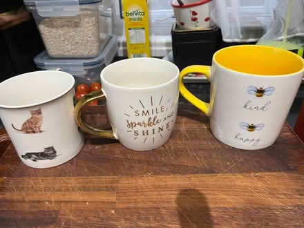 Photo of free Sélection of mugs and glasses (Woodside CR0) #1