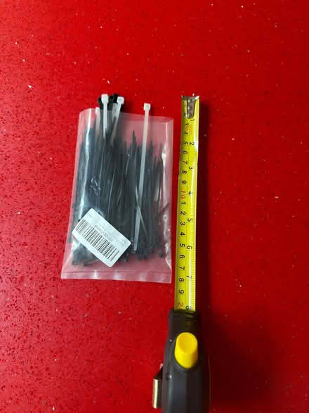 Photo of free Assorted small cable ties, mostly 10cms long (De Parys MK40) #1