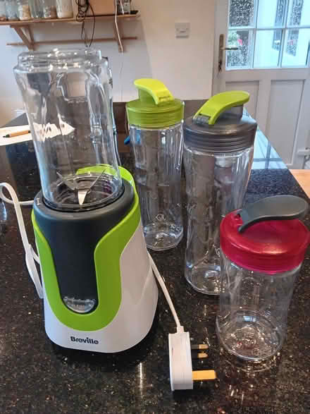 Photo of free Blender with bottles (Bournville B30) #1