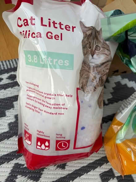 Photo of free Silica cat litter (Tooting SW17) #2
