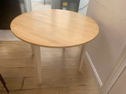 Photo of free Round table (Se279) #1