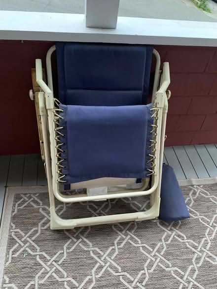 Photo of free Sunbrella zero gravity lounge chair (Union Square/Prospect Hill) #2