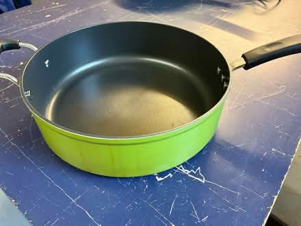 Photo of free Deep sided non stick large frying pan (Cob Lane B29) #1