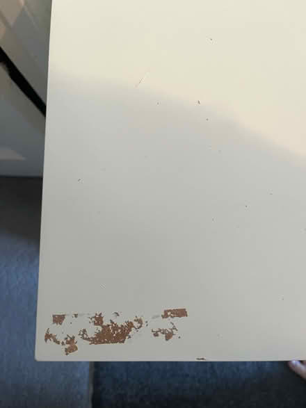 Photo of free White desk (Whyteleafe) #4