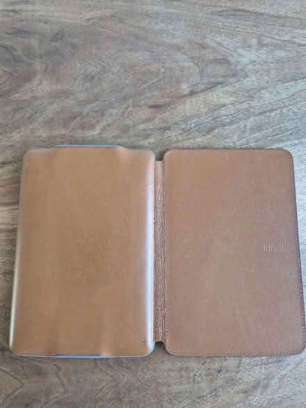 Photo of free Kindle case with light (ME18) #1