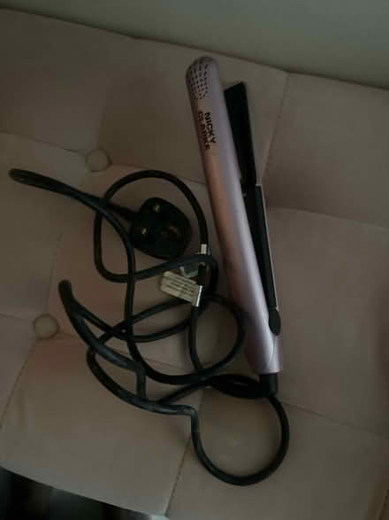 Photo of free Plug in hair straightener (N13) #1