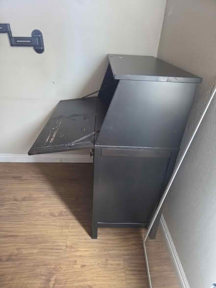 Photo of free Desk (Rancho Peñasquitos) #3