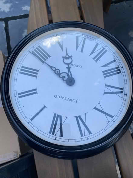 Photo of free Large clock. Battery (Witney OX28) #1