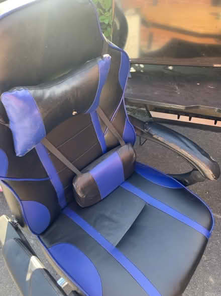 Photo of free Tv gaming chair and desk (Loughborough LE11) #2