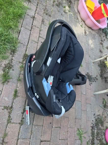 Photo of free Baby car seat (RG2) #2