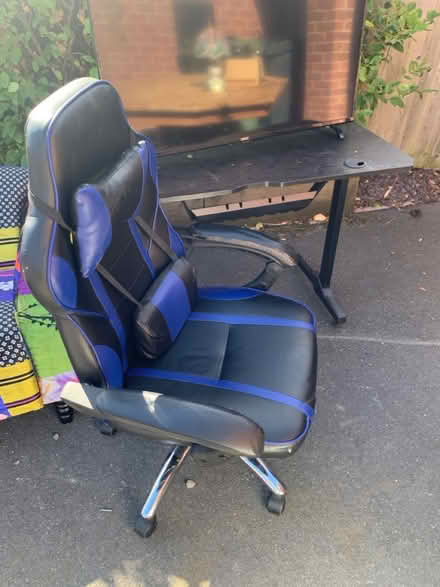 Photo of free Tv gaming chair and desk (Loughborough LE11) #3