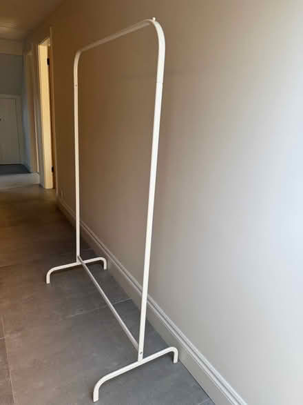 Photo of free Hanging rail (Kingwood Common RG9) #1