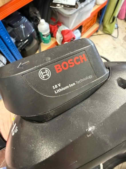 Photo of free Bosch charger and battery (Cheam, SM3) #3