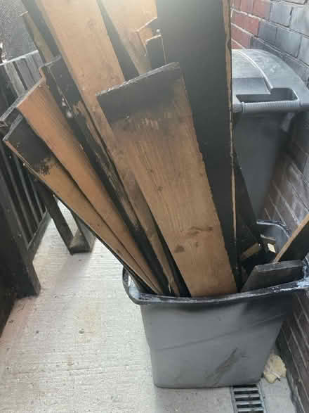 Photo of free bin full of feather edge (Morden SM4) #1
