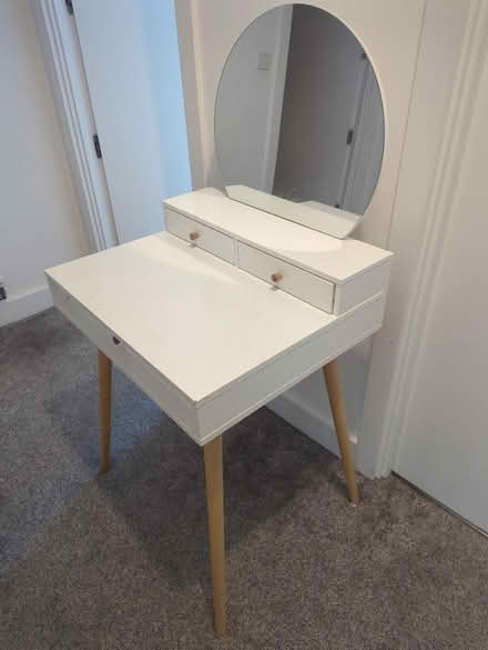 Photo of free Dressing table (CH65 Ellesmere port) #1