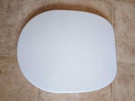 Photo of free Toilet seat with fixings. Used, good quality, good condition (Hillsborough S6) #3