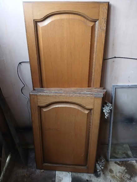 Photo of free Medium Oak kitchen unit doors (Blakenall WS3) #1