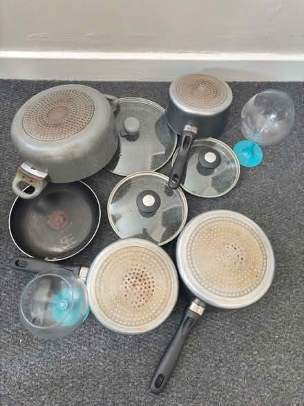 Photo of free Pots and a pan (S662QB) #4