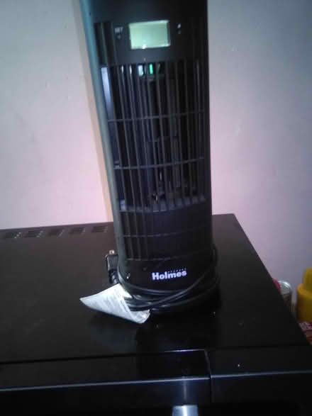 Photo of free Mini tower fan (60th cedar ave 19143) #2