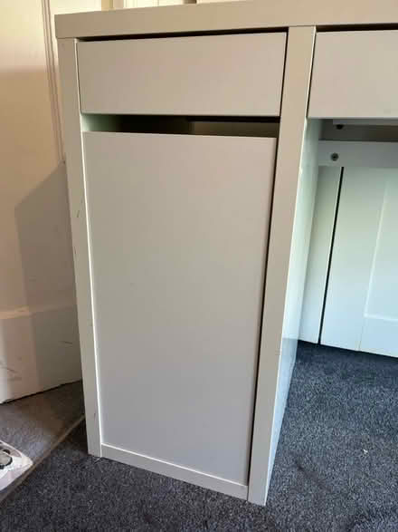 Photo of free White desk (Whyteleafe) #3