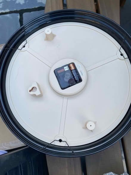 Photo of free Large clock. Battery (Witney OX28) #2