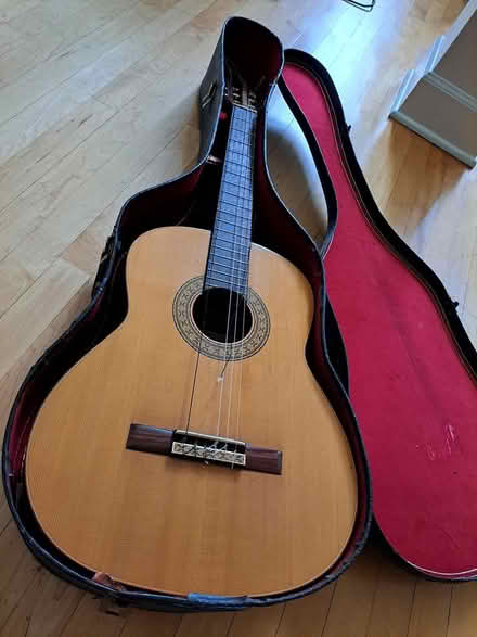 Photo of free Classical Guitar (winnetka) #1