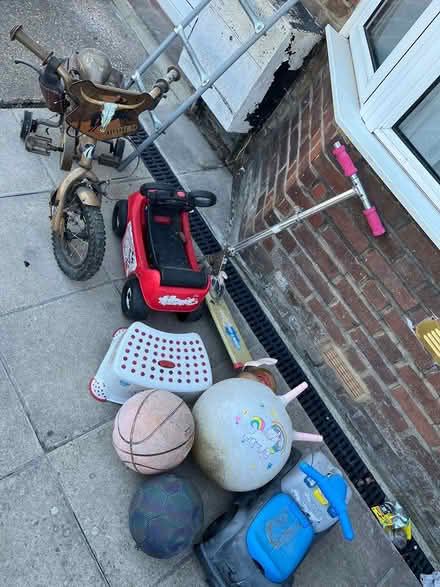Photo of free Various kids cars and balls, others (Luton LU1) #1