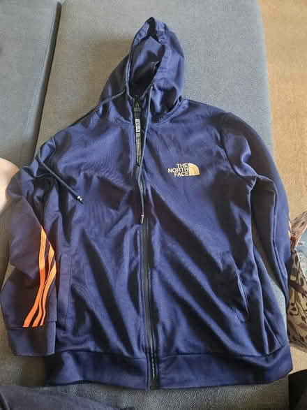 Photo of free Man's hoodie (CR0) #1
