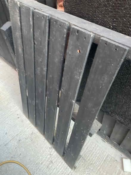 Photo of free bin full of feather edge (Morden SM4) #2