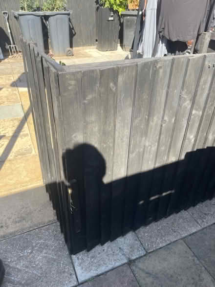 Photo of free wooden enclosure (Morden SM4) #4
