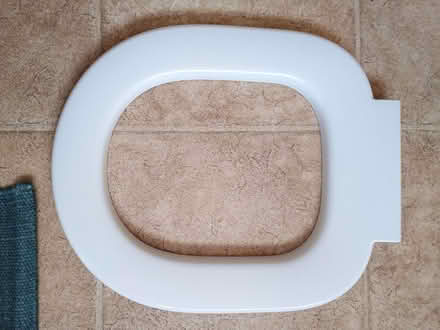 Photo of free Toilet seat with fixings. Used, good quality, good condition (Hillsborough S6) #2