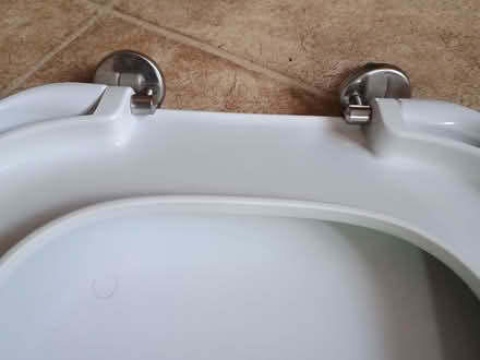 Photo of free Toilet seat with fixings. Used, good quality, good condition (Hillsborough S6) #4