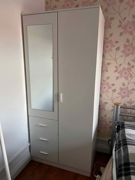 Photo of free wardrobe (LU6 Central Dunstable) #1