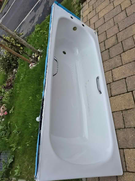 Photo of free Bath (L40 0ab) #2