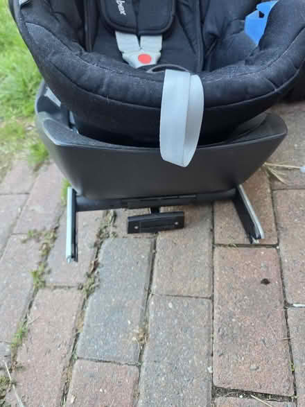 Photo of free Baby car seat (RG2) #3