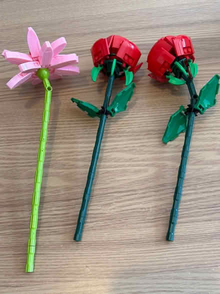Photo of free 2 Lego roses + 1 other flower (New Eltham SE9) #2