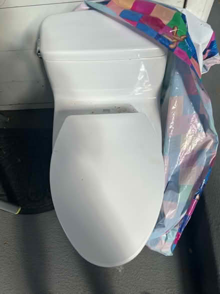 Photo of free Fully functioning toto toilet (19067) #1