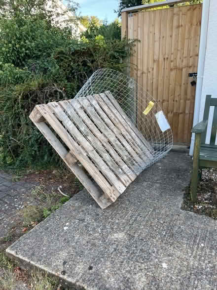 Photo of free Pallet with circular grid attached (Charlton OX12) #1