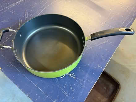 Photo of free Deep sided non stick large frying pan (Cob Lane B29) #2