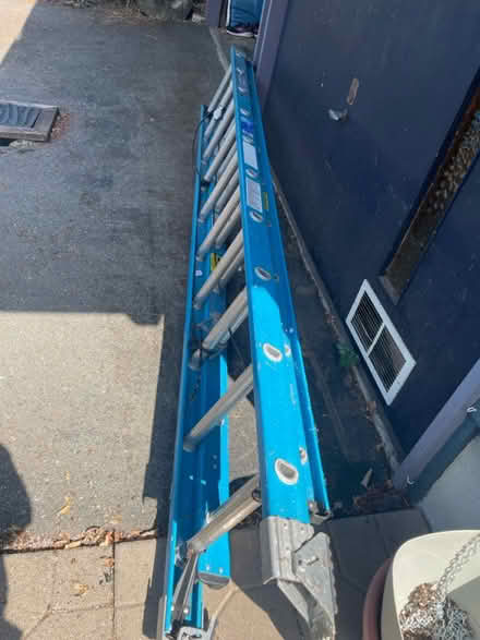 Photo of free 20’ extension ladder (Lynnwood) #1