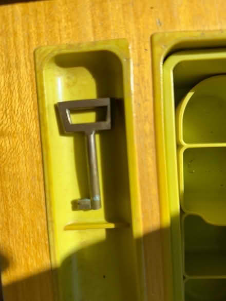 Photo of free Horn Sewing Cabinet - needs repair (Crystal Palace SE19) #4