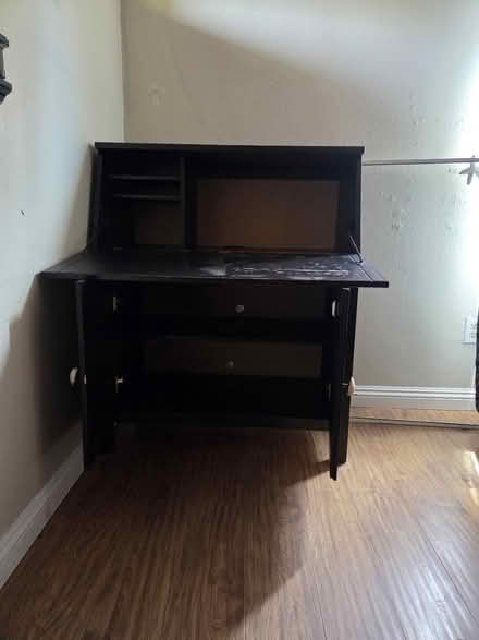 Photo of free Desk (Rancho Peñasquitos) #1