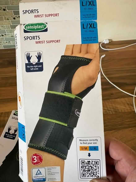 Photo of free wrist support and hand support (Chickenley WF12) #1