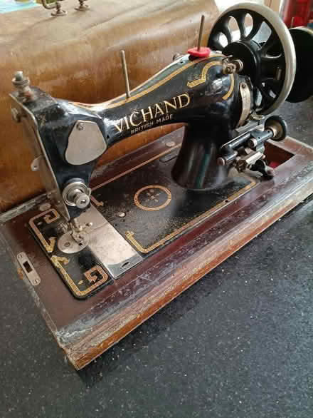 Photo of free Antique Vichand Hand Cranked Sewing Machine (Old Woking GU22) #1