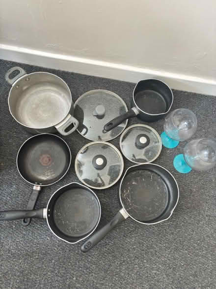 Photo of free Pots and a pan (S662QB) #2