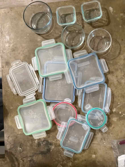 Photo of free pyrex bowls and lids (El Camino/shoreline/Miramonte) #1