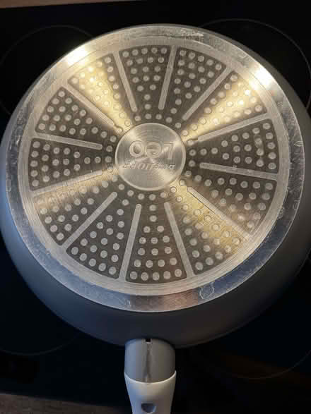 Photo of free 3 frying pans - Tefal, Pyrex and BergHoff Leo (Chelsea Harbour SW6) #4