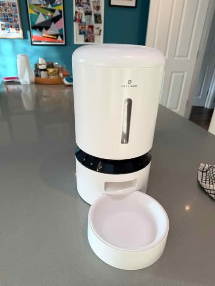 Photo of free Cat Feeder (Tolworth KT5) #1