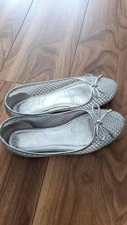 Photo of free shoes size 7 (Nw41 by Nw41by) #2