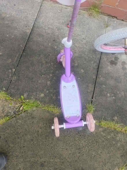Photo of free 3 wheel scooter (Pr1) #2